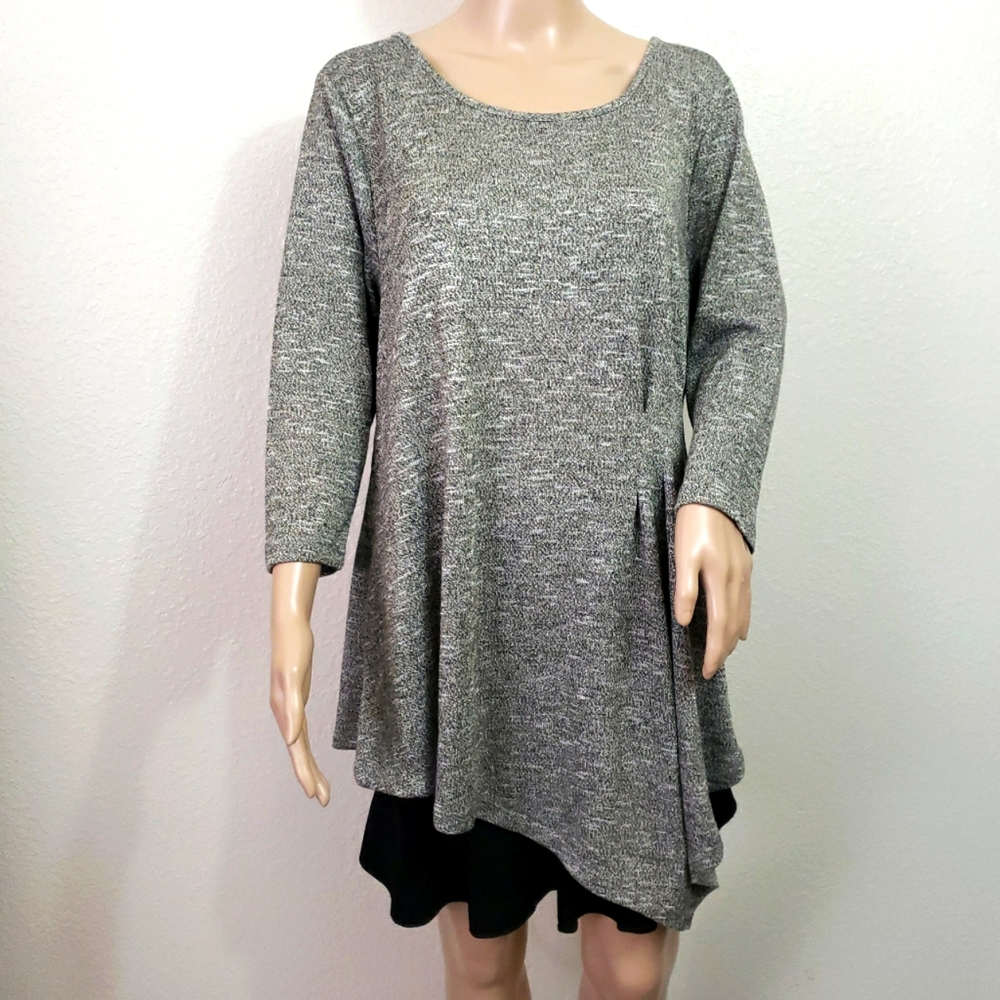 NWT 3/4 Sleeve Asymmetrical Hem Sweater